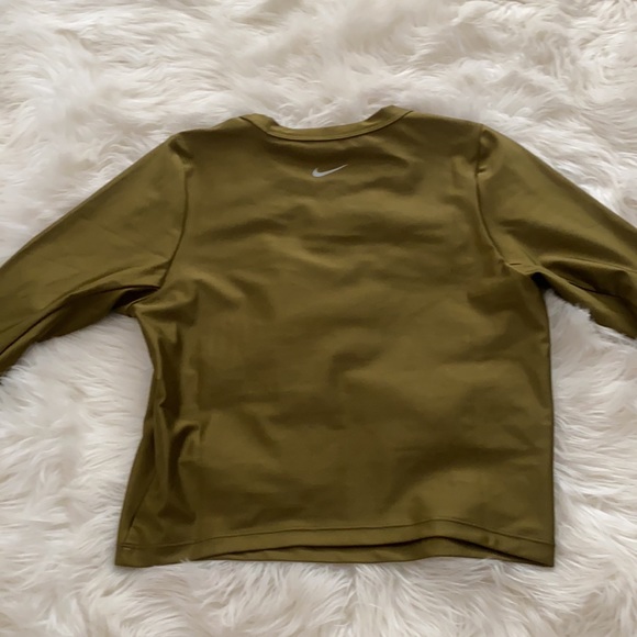 Women’s olive green Nike shirt - Picture 3 of 3